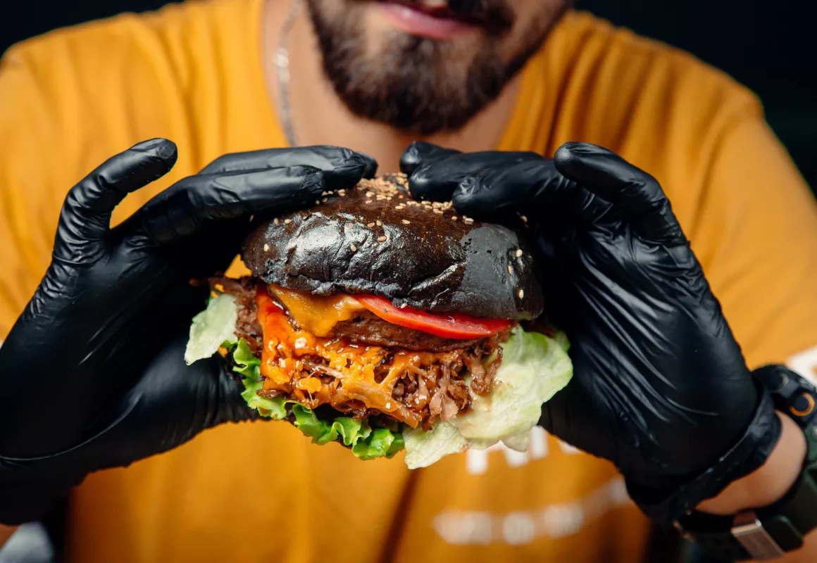 Alerta de estoque de blend para hamburgueria antes da ruptura no pico do fim de semana