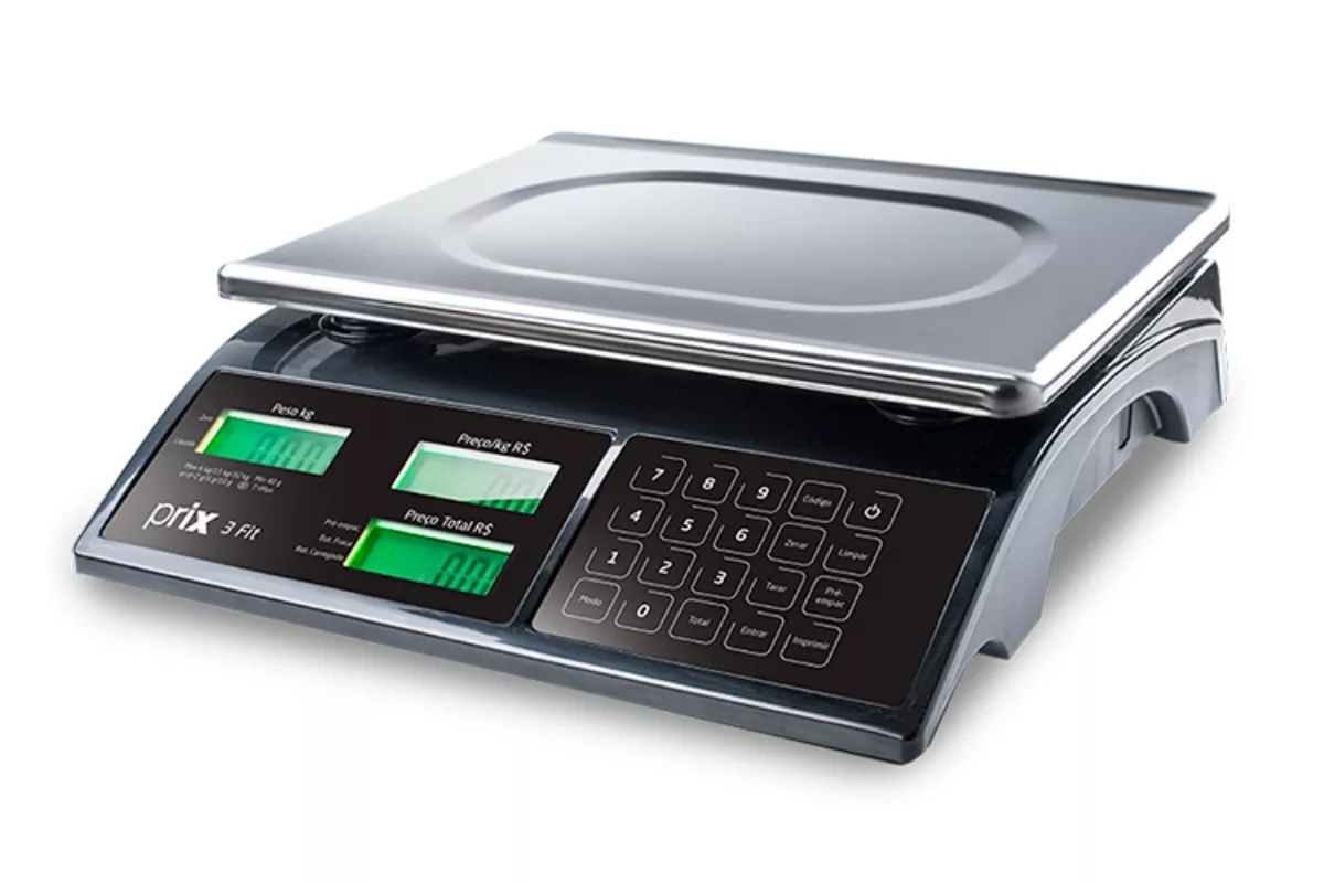 Balança computadora Toledo Prix 3 Fit em plástico preto com prato de pesagem em aço inox, três displays LCD verde e teclado numérico, fotografada sobre fundo branco