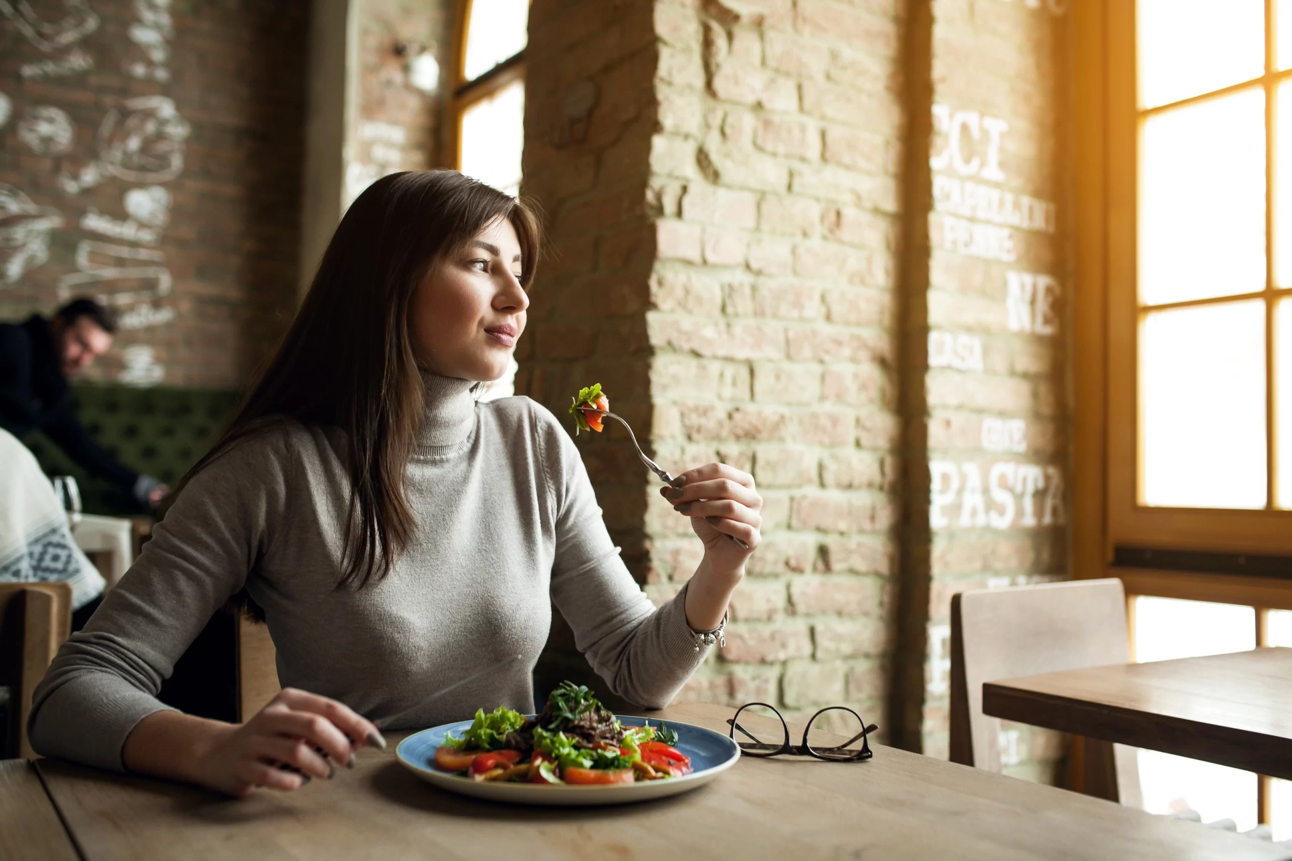 Como aceitar vale refeição e alimentação em restaurantes