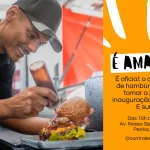 Hamburgueiro sorridente finaliza um hambúrguer artesanal com molho, em ambiente de cozinha urbana. Ao lado, em fundo laranja vibrante, o texto “É amanhã” anuncia a inauguração do restaurante, com frase descontraída sobre o aroma de hambúrguer nas ruas e informações de horário, local e perfil do Instagram @controlenamao. Visual jovem, convidativo e pensado para gerar expectativa no público.