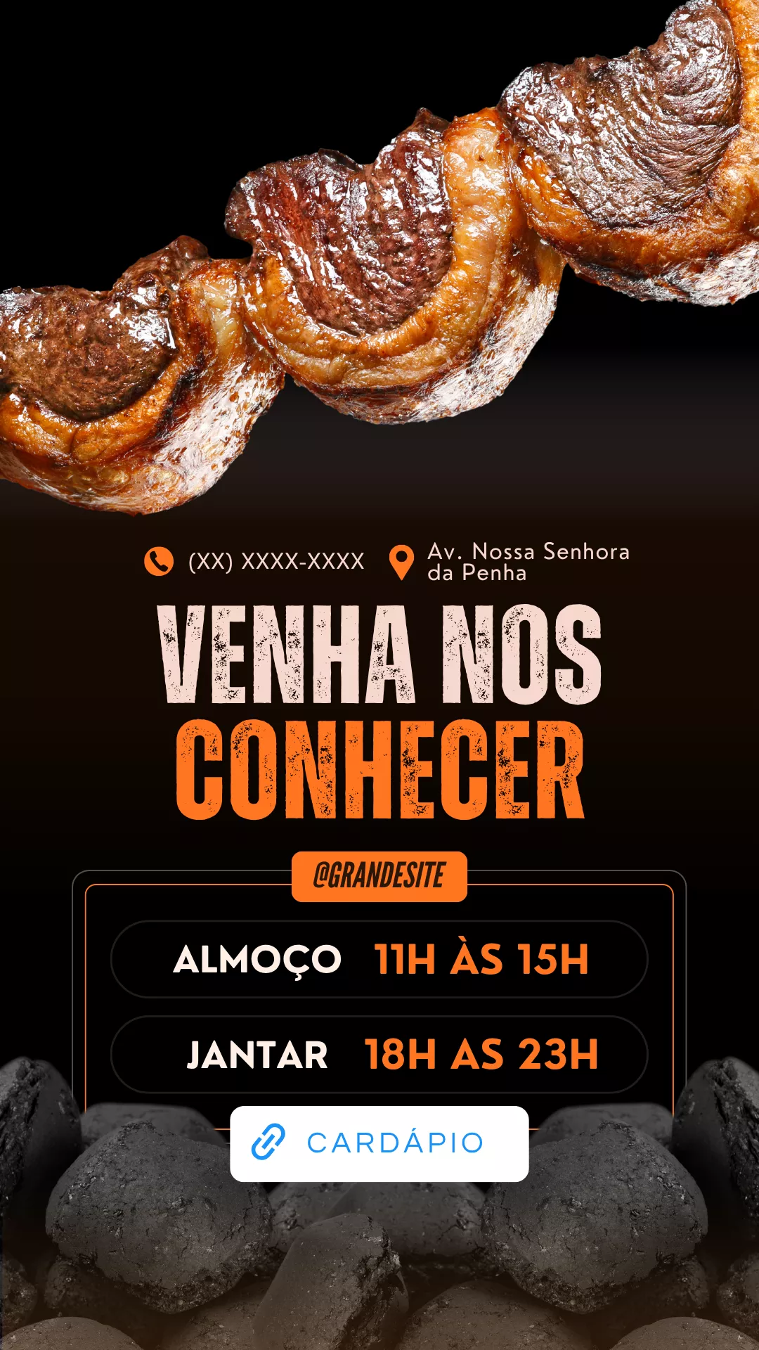 Foto de uma picanha assada no espeto, em destaque contra fundo preto, com carvão na base da imagem. Texto promocional em laranja e branco convida para conhecer o restaurante, com horários de almoço e jantar, link para cardápio digital e endereço na Av. Nossa Senhora da Penha. Identidade visual forte e rústica, voltada para um público que aprecia carnes premium e ambiente despojado.