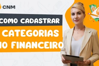 Mulher loira e elegante, vestindo um blazer claro e segurando um tablet, com ícones de calculadora e anotações financeiras ao fundo, representando como cadastrar categorias e subcategorias no financeiro do CNM.