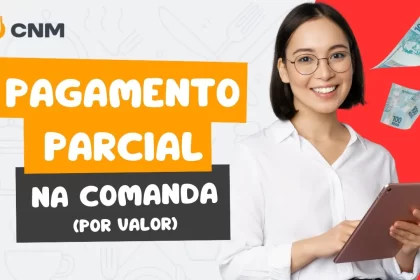 Mulher sorridente, de óculos e camisa branca, segurando um tablet. Notas de R$ 100 flutuam ao lado, simbolizando o processo de pagamento parcial na comanda por valor no sistema CNM.