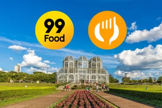 Ilustração com os logos da 99Food e da 99 sobre o Jardim Botânico de Curitiba, simbolizando a chegada da plataforma de delivery à capital paranaense.