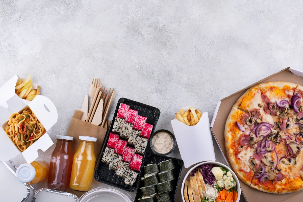 Variedade de pratos prontos de delivery, como pizza e sushi, cujos insumos estão sujeitos à tabela MVA.